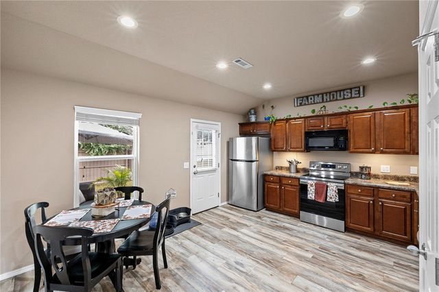 3497 Vanleer Avenue, Springdale, AR 72764