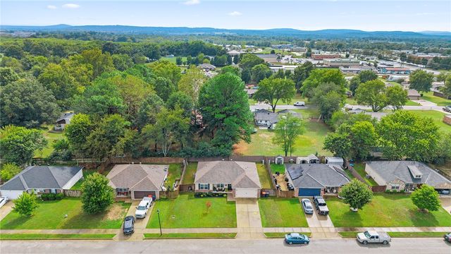 3497 Vanleer Avenue, Springdale, AR 72764