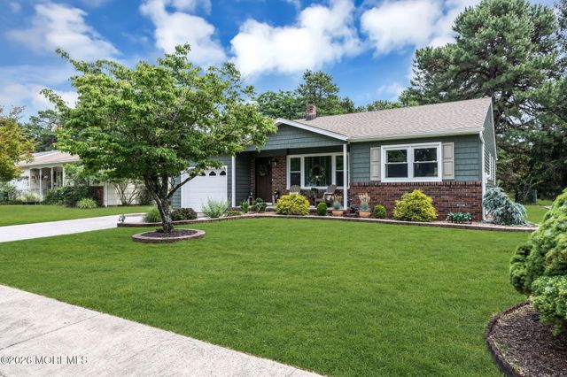 12 Millbrook Drive, Toms River, NJ 08757