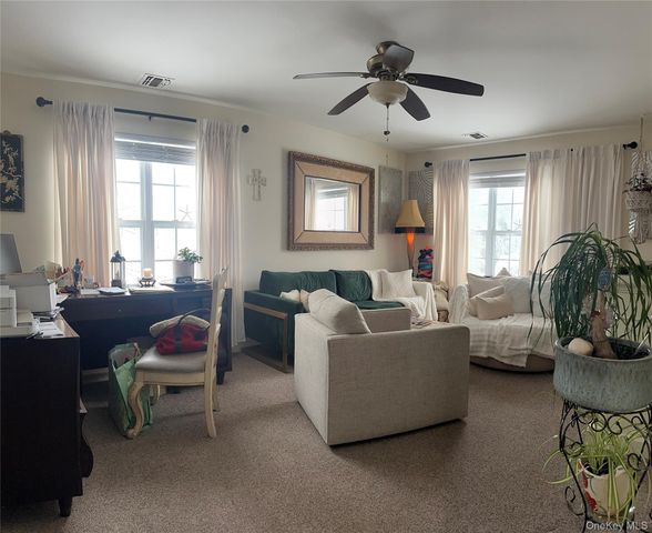 17 Garden Way, East Islip, NY 11730