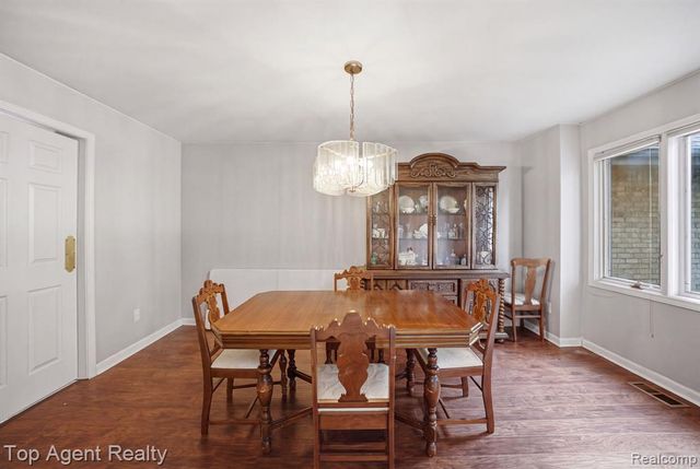 5045 Shady Creek Drive, Troy, MI 48085