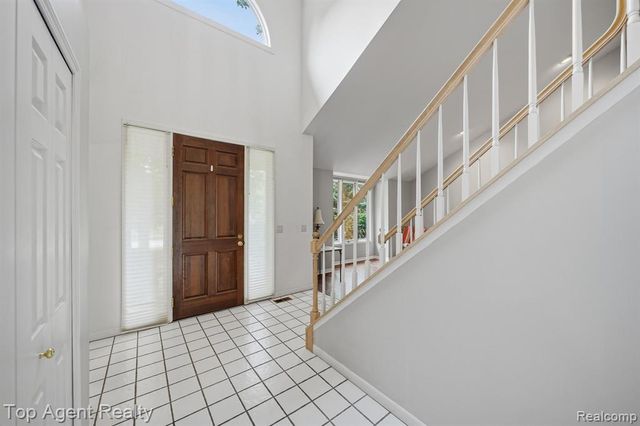 5045 Shady Creek Drive, Troy, MI 48085