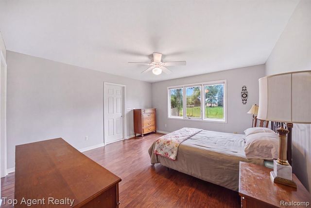 5045 Shady Creek Drive, Troy, MI 48085