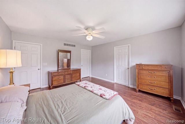 5045 Shady Creek Drive, Troy, MI 48085