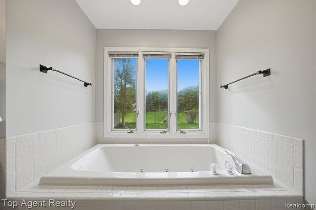 5045 Shady Creek Drive, Troy, MI 48085