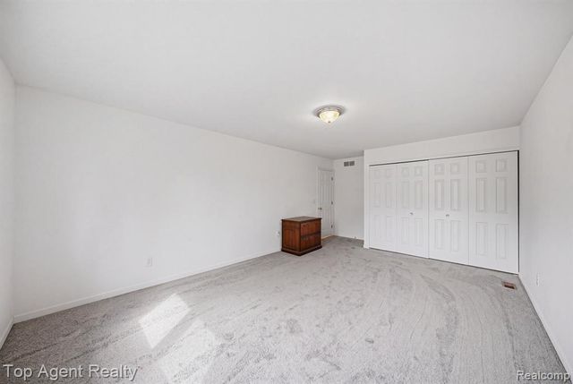 5045 Shady Creek Drive, Troy, MI 48085