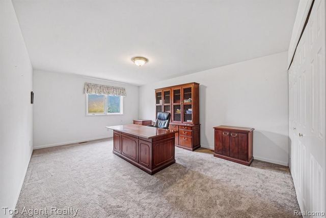 5045 Shady Creek Drive, Troy, MI 48085