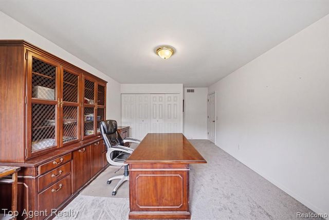 5045 Shady Creek Drive, Troy, MI 48085
