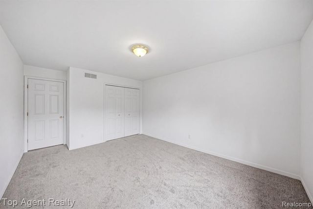 5045 Shady Creek Drive, Troy, MI 48085
