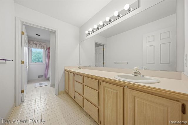 5045 Shady Creek Drive, Troy, MI 48085