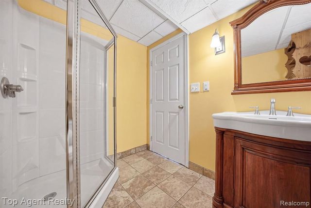 5045 Shady Creek Drive, Troy, MI 48085