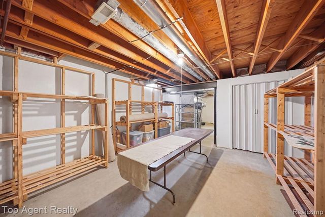 5045 Shady Creek Drive, Troy, MI 48085