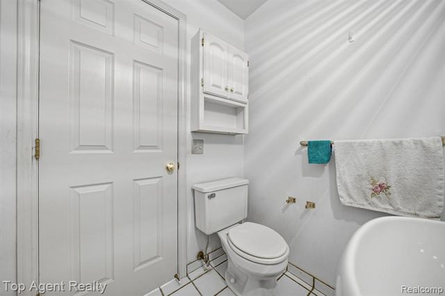 5045 Shady Creek Drive, Troy, MI 48085