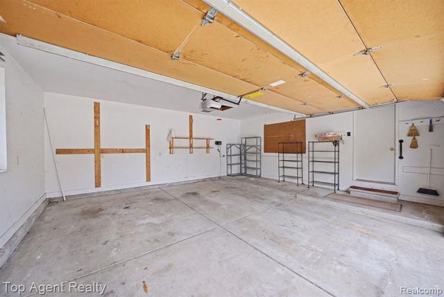 5045 Shady Creek Drive, Troy, MI 48085