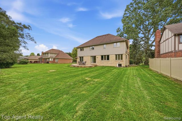 5045 Shady Creek Drive, Troy, MI 48085