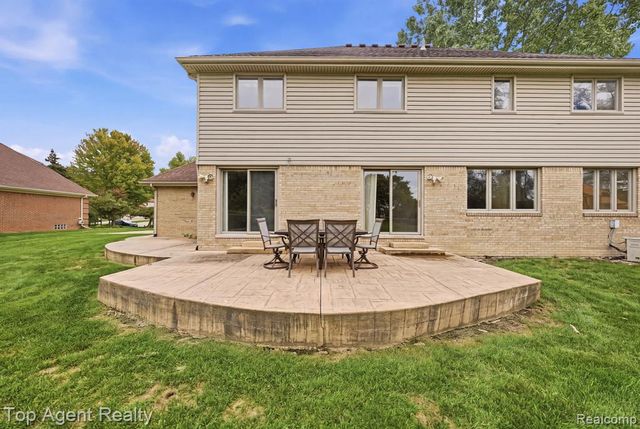 5045 Shady Creek Drive, Troy, MI 48085