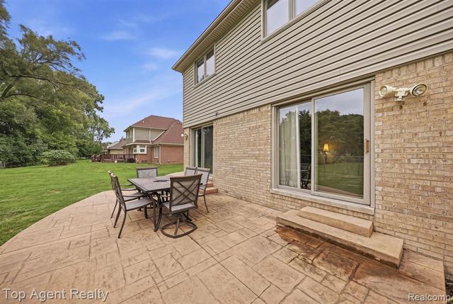 5045 Shady Creek Drive, Troy, MI 48085