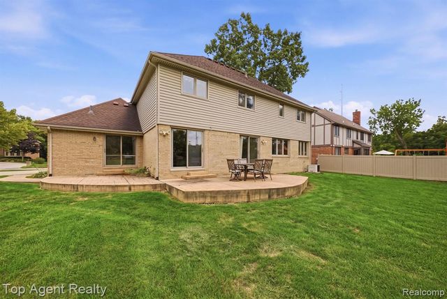 5045 Shady Creek Drive, Troy, MI 48085