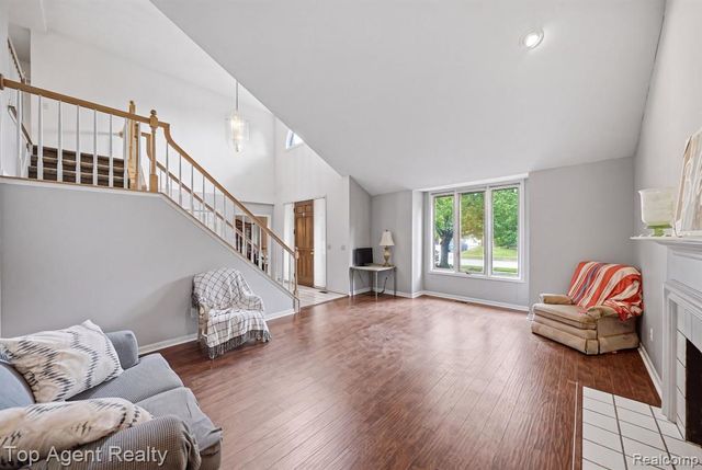 5045 Shady Creek Drive, Troy, MI 48085