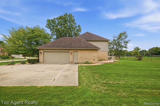5045 Shady Creek Drive, Troy, MI 48085