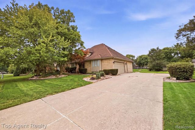 5045 Shady Creek Drive, Troy, MI 48085