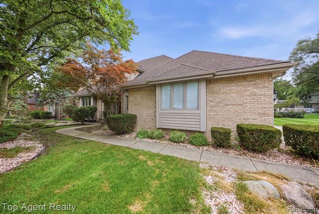 5045 Shady Creek Drive, Troy, MI 48085