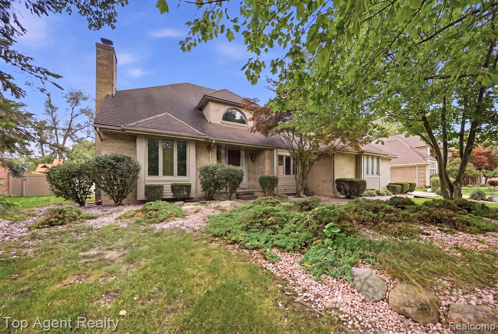 5045 Shady Creek Drive, Troy, MI 48085