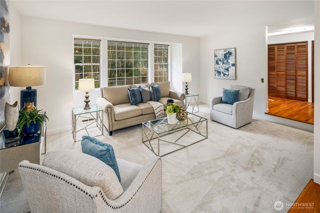 17215 NE 132nd Place, Redmond, WA 98052