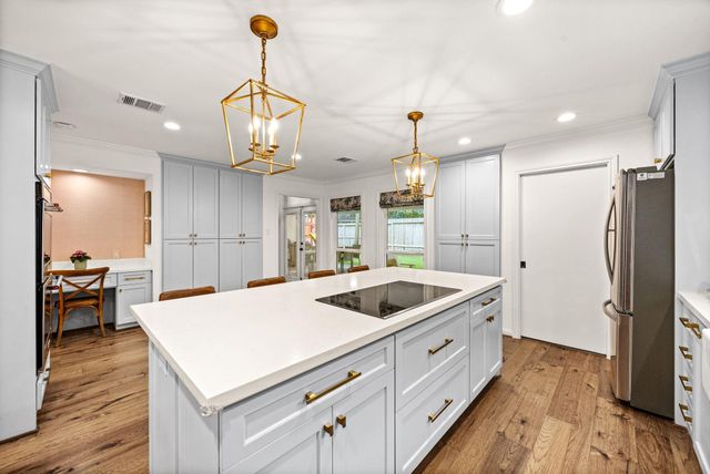 10223 Piping Rock Lane, Houston, TX 77042