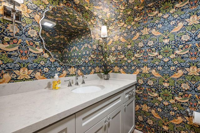 10223 Piping Rock Lane, Houston, TX 77042