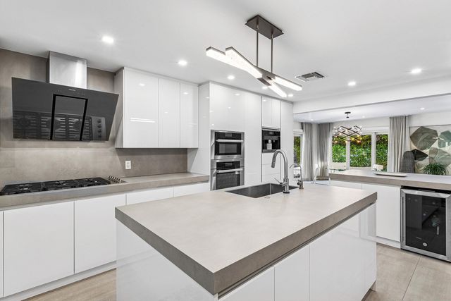 820 N Atlantic Drive, Lantana, FL 33462