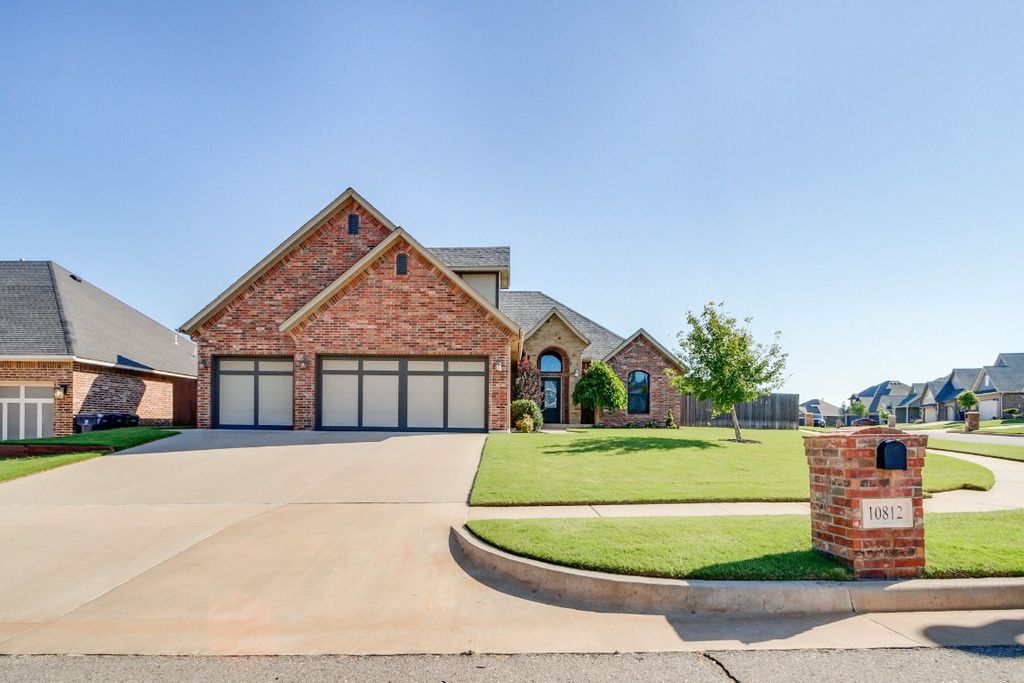 10812 Wild Horse Creek Drive, Yukon, OK 73099