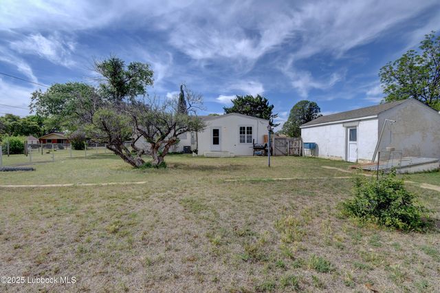 1130 W Garza Street, Slaton, TX 79364