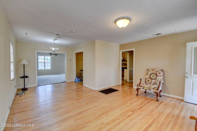 1130 W Garza Street, Slaton, TX 79364