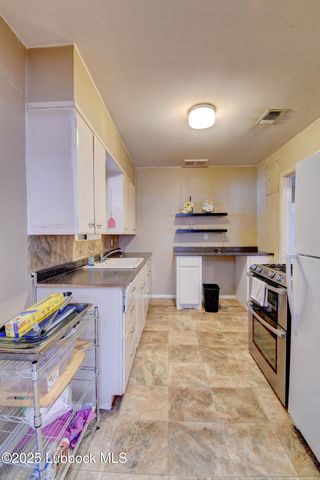 1130 W Garza Street, Slaton, TX 79364