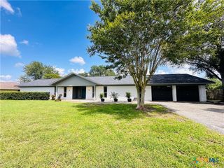 123 Oak Ridge Drive, Yoakum, TX 77995