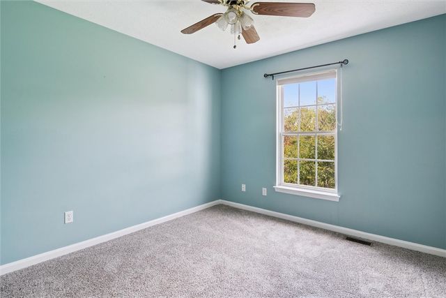 7066 Highland Creek Dr, Bridgeville, PA 15017