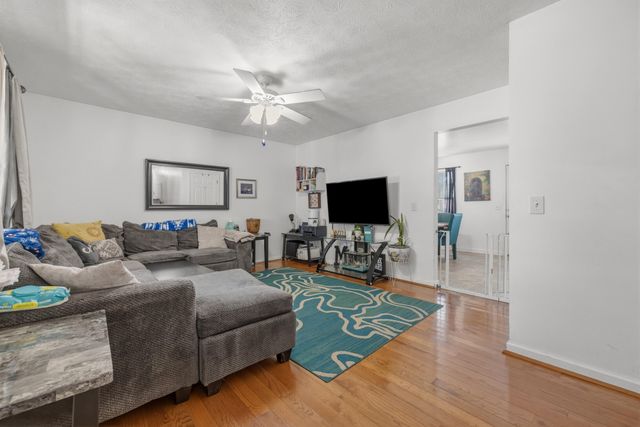 215 Azalea Street, Harrodsburg, KY 40330
