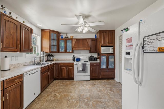 215 Azalea Street, Harrodsburg, KY 40330
