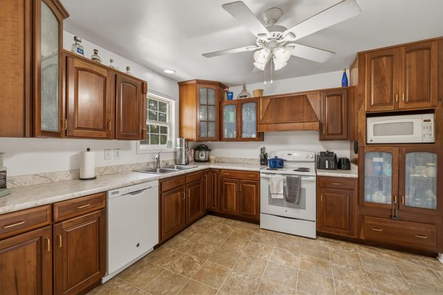 215 Azalea Street, Harrodsburg, KY 40330