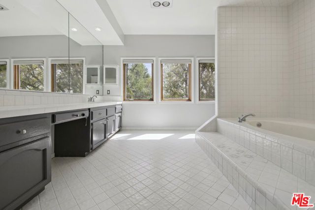 5527 Columbus Avenue, Sherman Oaks, CA 91411