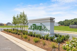 306 Queenstown Avenue, Youngsville, LA 70592