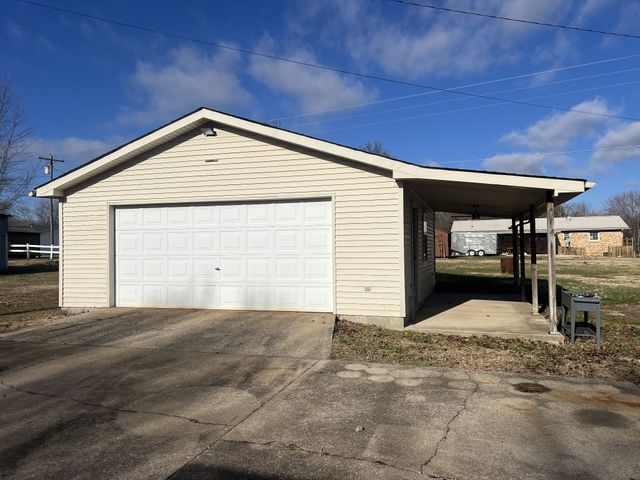 613 Coolidge Rd, Lafayette, TN 37083