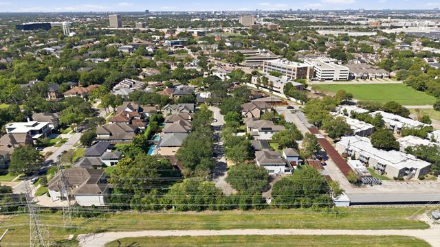 4300 Compton Circle, Bellaire, TX 77401