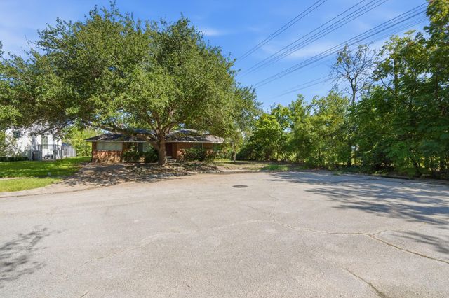 4300 Compton Circle, Bellaire, TX 77401