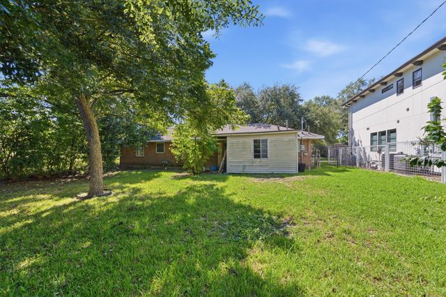 4300 Compton Circle, Bellaire, TX 77401