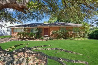 4300 Compton Circle, Bellaire, TX 77401