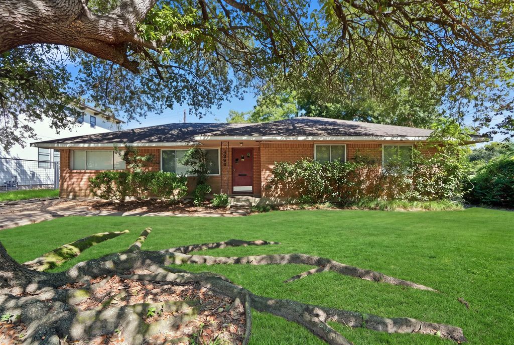 4300 Compton Circle, Bellaire, TX 77401
