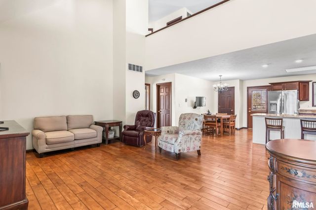 7713 W Outer Road, Sherman, IL 62684