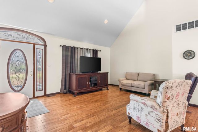 7713 W Outer Road, Sherman, IL 62684